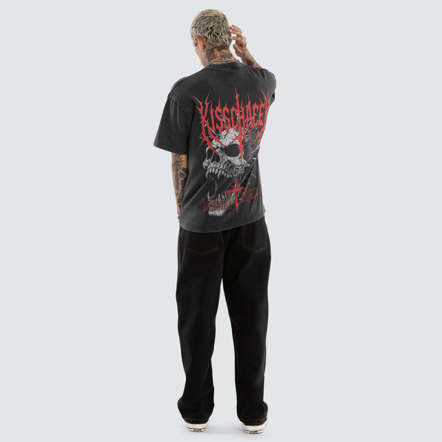 Model wears Mythic Street Tee Snow Anthracite T-Shirts Black – image 7
