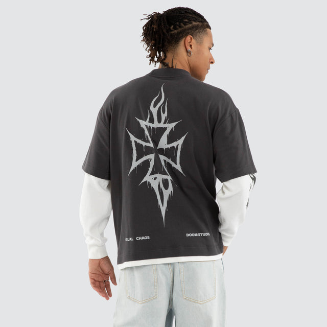 Model wears Ferocity Layered Long Sleeve Tee Asphalt/Natural White Longsleeve T-Shirts Grey – image 3