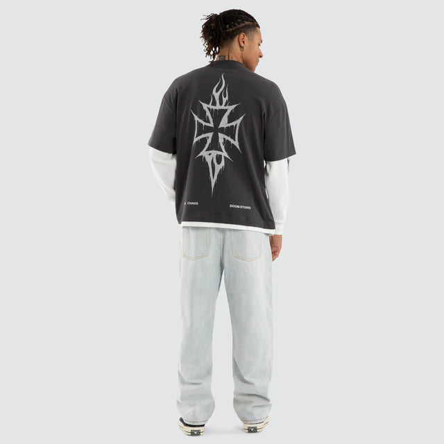 Model wears Ferocity Layered Long Sleeve Tee Asphalt/Natural White Longsleeve T-Shirts Grey – image 2