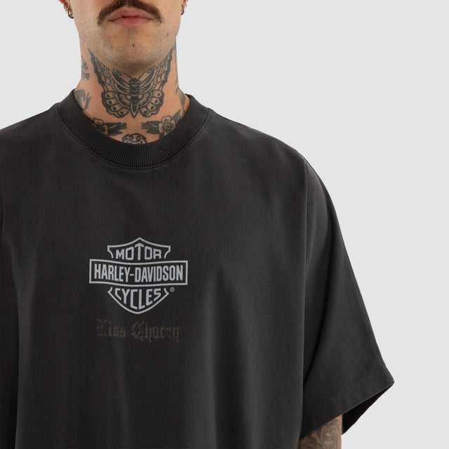 Model wears Exhaust Batwing Tee Pigment Black T-Shirts Black – image 5