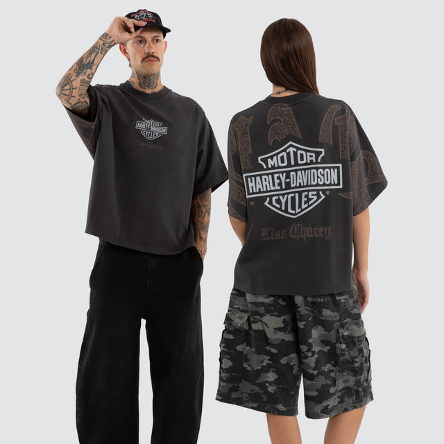 Model wears Exhaust Batwing Tee Pigment Black T-Shirts Black – image 1