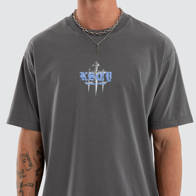Model wears Obscurity Box Fit Tee Pigment Charcoal T-Shirts Grey – image 4