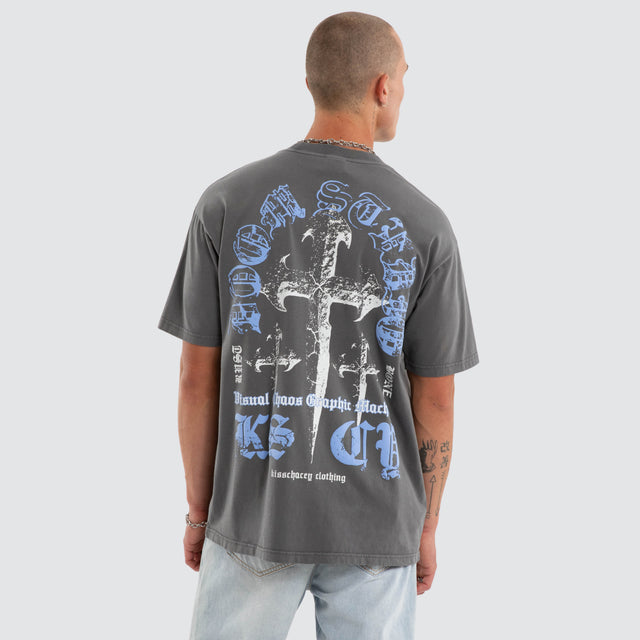 Model wears Obscurity Box Fit Tee Pigment Charcoal T-Shirts Grey – image 1