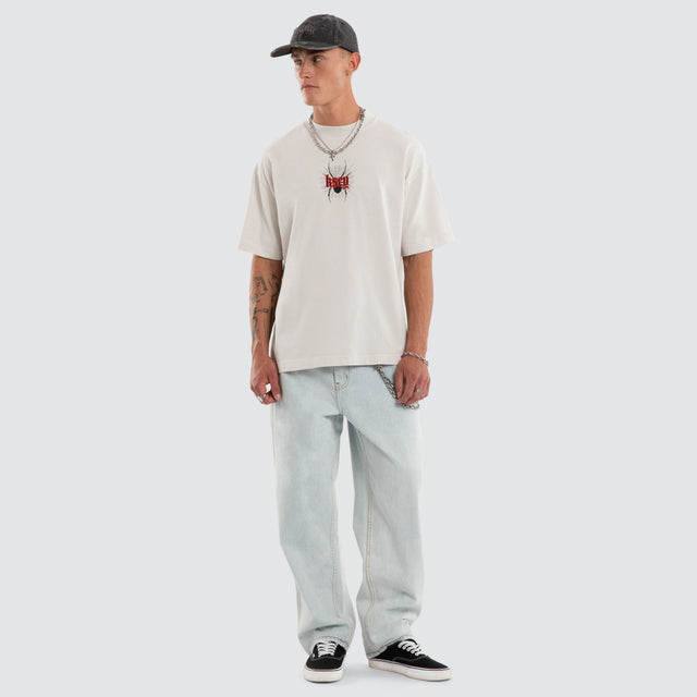 Model wears Monolithic Street Tee Glacier Grey T-Shirts Grey – image 2
