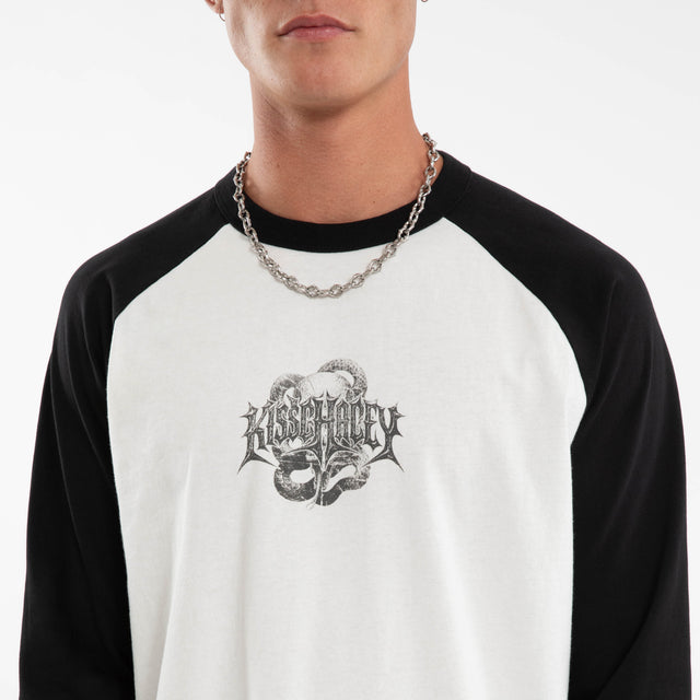 Model wears Scenic Raglan Crew LS Tee White/Jet Black Longsleeve T-Shirts Black – image 4