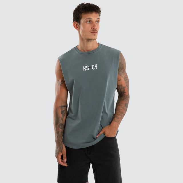 Model wears Resonance Dual Curve Muscle Pigment Stormy Weather Muscle Tees Grey – image 1