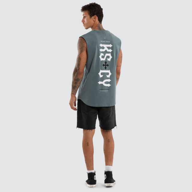 Model wears Resonance Dual Curve Muscle Pigment Stormy Weather Muscle Tees Grey – image 6