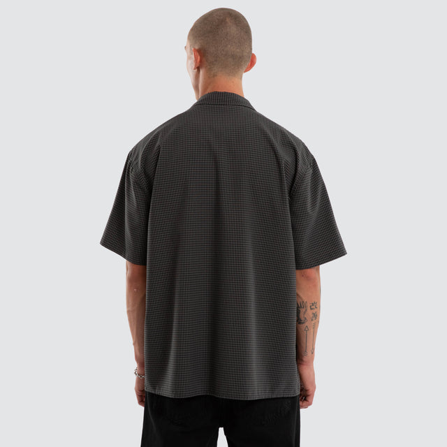 Model wears Pulse SS Shirt Grey Check Short Sleeve Shirts Grey – image 3