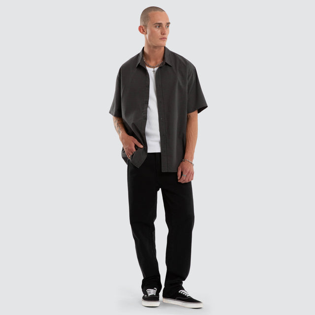 Model wears Pulse SS Shirt Grey Check Short Sleeve Shirts Grey – image 4