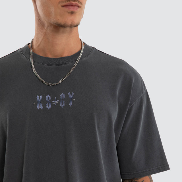 Model wears Collapse Box Fit Tee Asphalt T-Shirts Grey – image 6