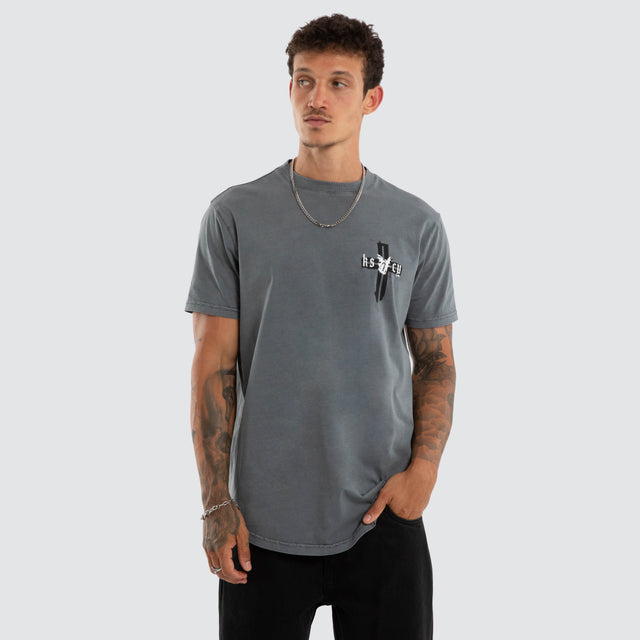 Model wears Ethereal Dual Curved Tee Pigment Dark Slate T-Shirts Grey – image 1