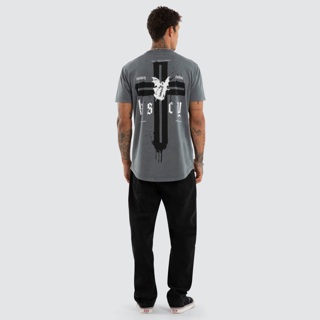 Model wears Ethereal Dual Curved Tee Pigment Dark Slate T-Shirts Grey – image 5