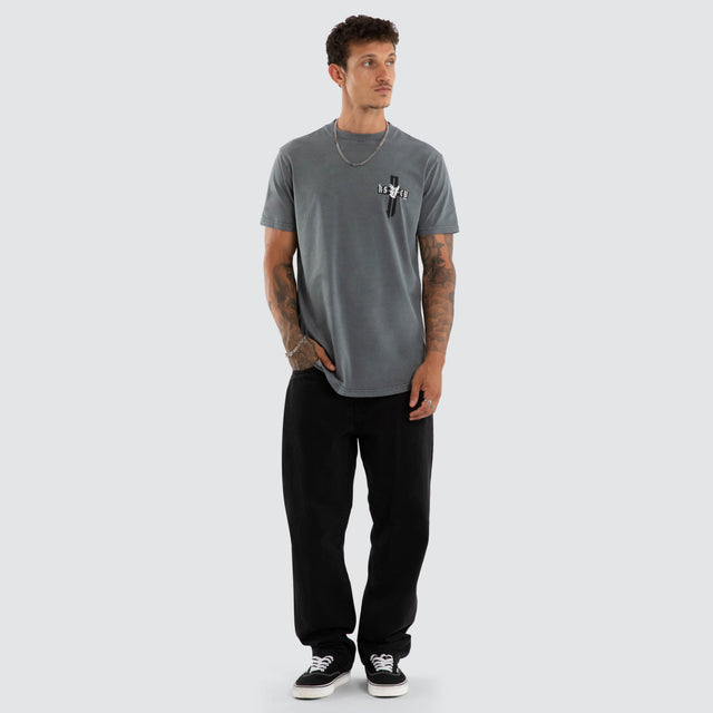 Model wears Ethereal Dual Curved Tee Pigment Dark Slate T-Shirts Grey – image 4
