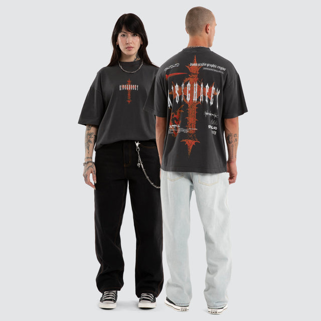 Model wears Cathartic Street Tee Pigment Black T-Shirts Black – image 2