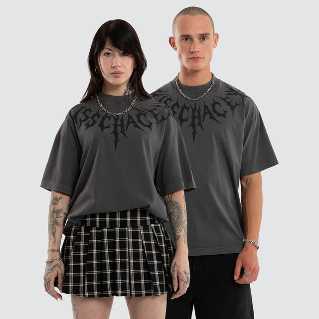 Model wears Saga Street Tee Pigment Asphalt T-Shirts Black – image 1