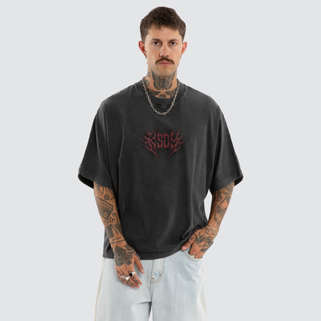 Model wears Valhalla Batwing Tee Pigment Black T-Shirts Black – image 1