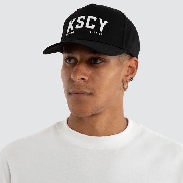 Model wears Cube Cap Jet Black Caps Black – image 4