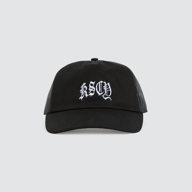 Model wears Scope Trucker Cap Jet Black Caps Black – image 1