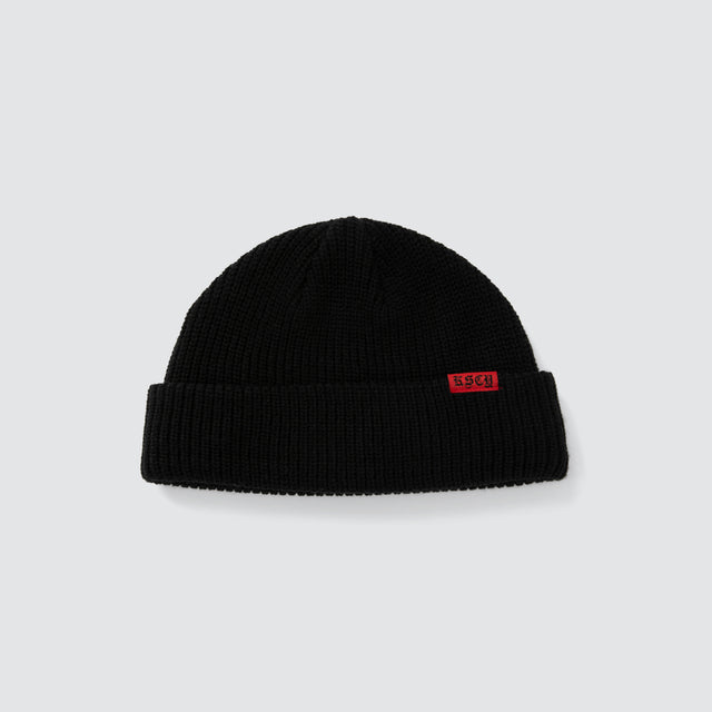 Model wears Record Beanie Jet Black Headwear Black – image 1