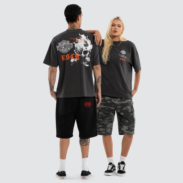 Model wears Engine Street Tee Pigment Black T-Shirts Black – image 4