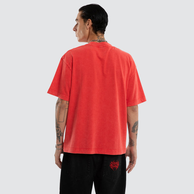 Model wears Chopper Street Tee Snow Scarlet T-Shirts Red – image 2