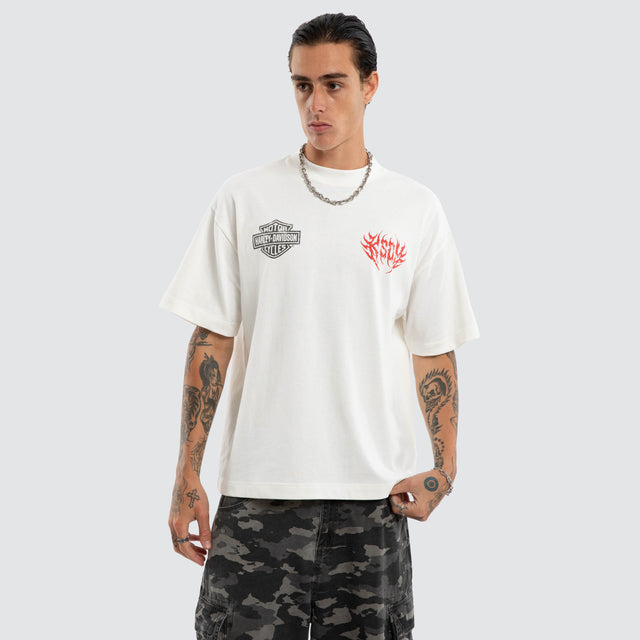 Model wears Cruiser Street Tee Natural White T-Shirts White – image 2