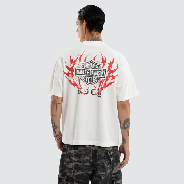 Model wears Cruiser Street Tee Natural White T-Shirts White – image 3