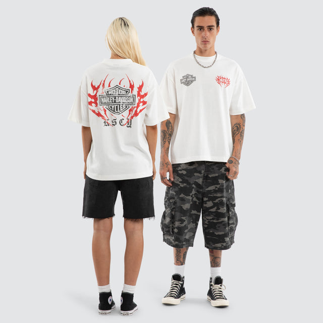 Model wears Cruiser Street Tee Natural White T-Shirts White – image 4