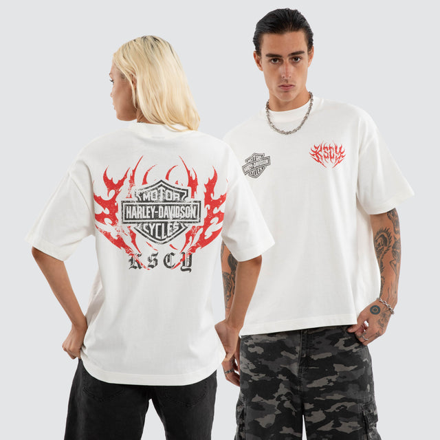 Model wears Cruiser Street Tee Natural White T-Shirts White – image 1