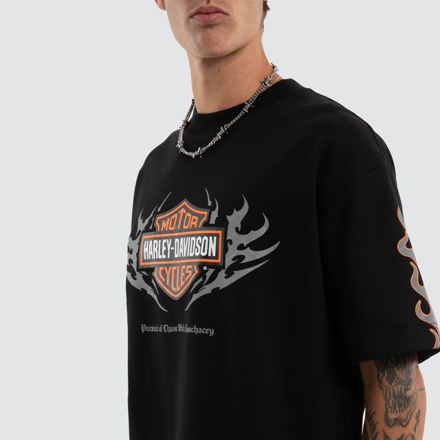 Model wears Clutch Loopback Street Tee Jet Black T-Shirts Black – image 4