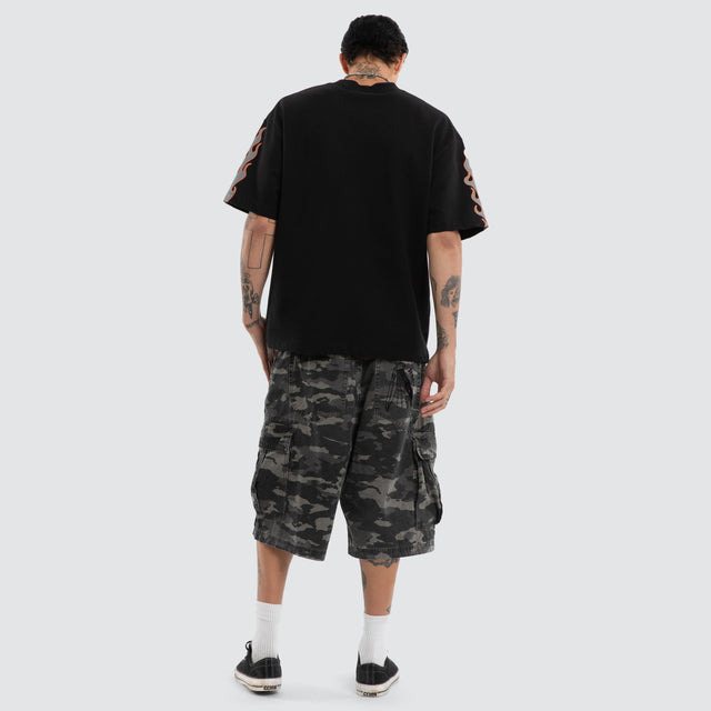 Model wears Clutch Loopback Street Tee Jet Black T-Shirts Black – image 2