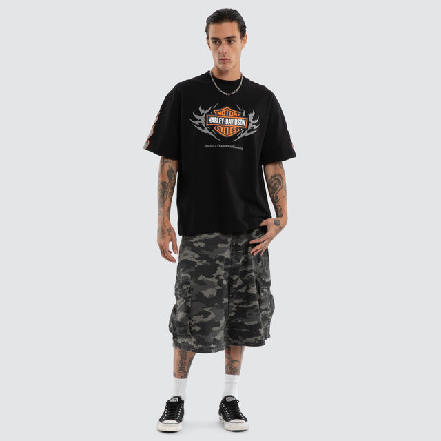 Model wears Clutch Loopback Street Tee Jet Black T-Shirts Black – image 3