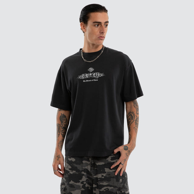 Model wears Torque Street Tee Pigment Anthracite T-Shirts Black – image 1