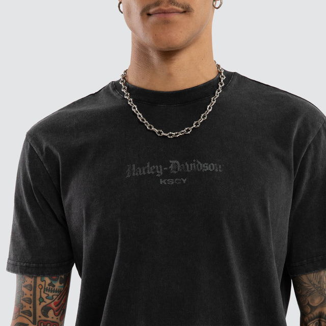 Model wears Rally Standard Tee Mineral Black T-Shirts Black – image 5