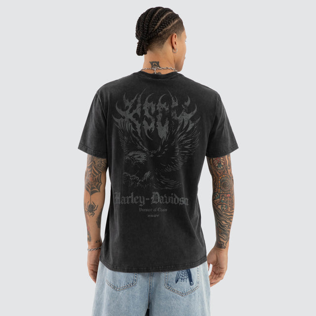 Model wears Rally Standard Tee Mineral Black T-Shirts Black – image 1