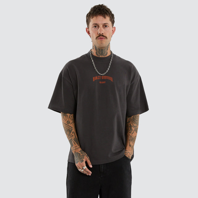 Model wears Pursuit Street Tee Pigment Black T-Shirts Black – image 2