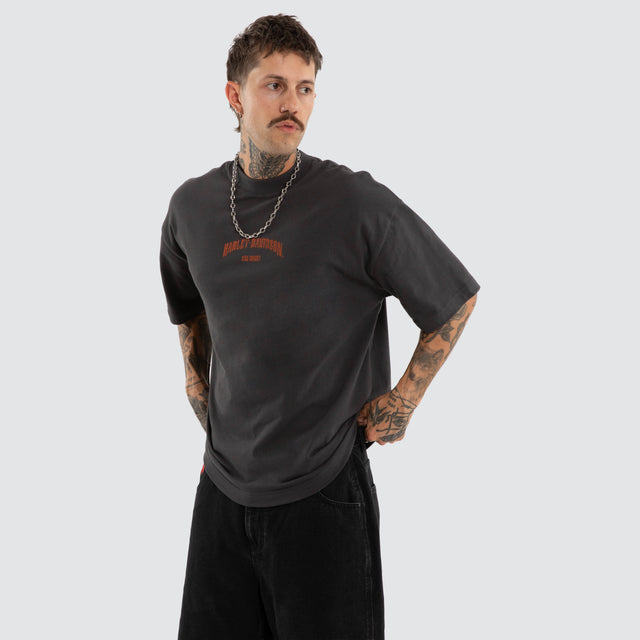 Model wears Pursuit Street Tee Pigment Black T-Shirts Black – image 4