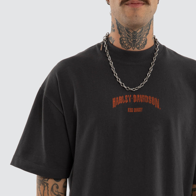 Model wears Pursuit Street Tee Pigment Black T-Shirts Black – image 3