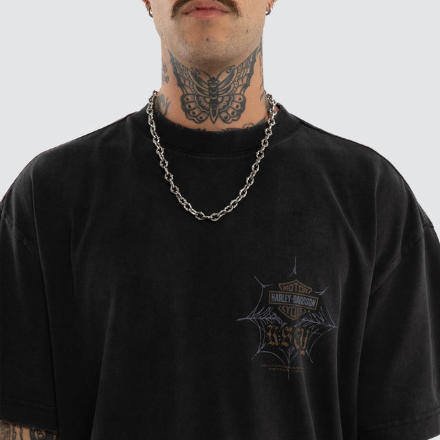 Model wears Rally Street Tee Mineral Black T-Shirts Black – image 2