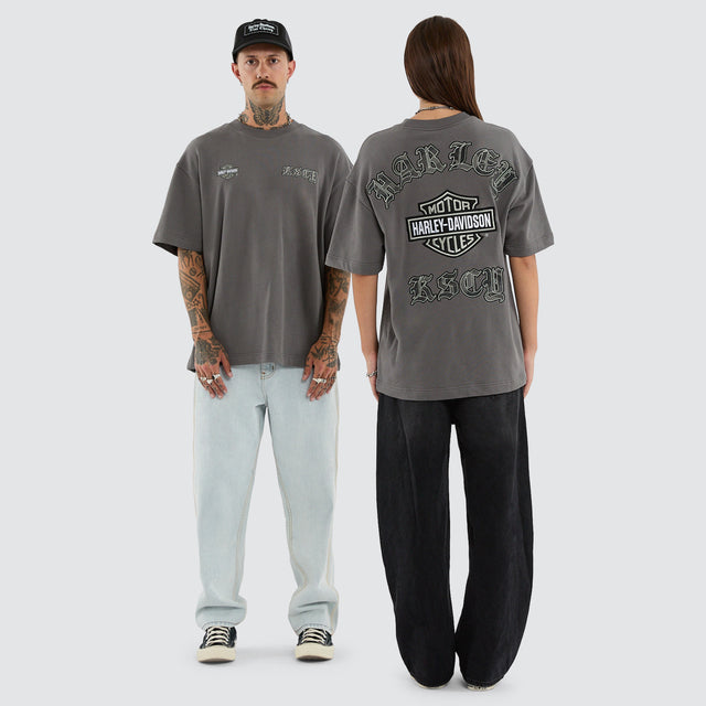 Model wears Ride Street Tee Charcoal T-Shirts Grey – image 4