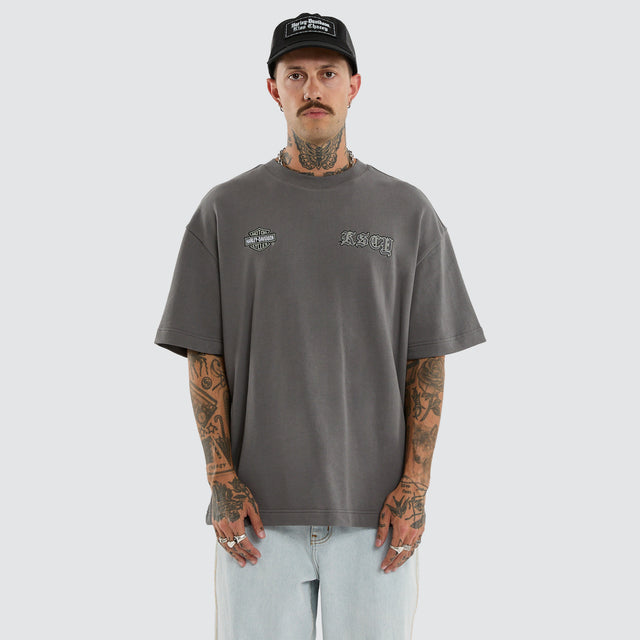 Model wears Ride Street Tee Charcoal T-Shirts Grey – image 5