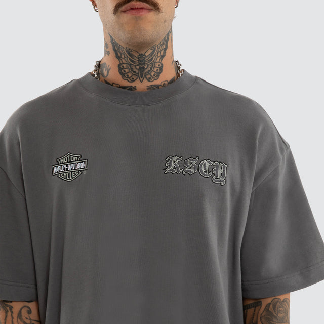 Model wears Ride Street Tee Charcoal T-Shirts Grey – image 3