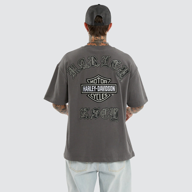 Model wears Ride Street Tee Charcoal T-Shirts Grey – image 2