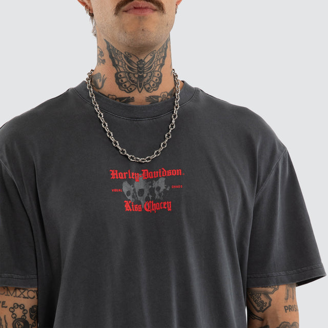 Model wears Canyon Relaxed Tee Pigment Asphalt T-Shirts Grey – image 2