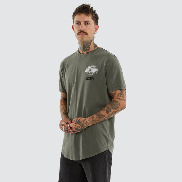 Model wears Michigan Dual Curved Tee Pigment Basil T-Shirts Green – image 2