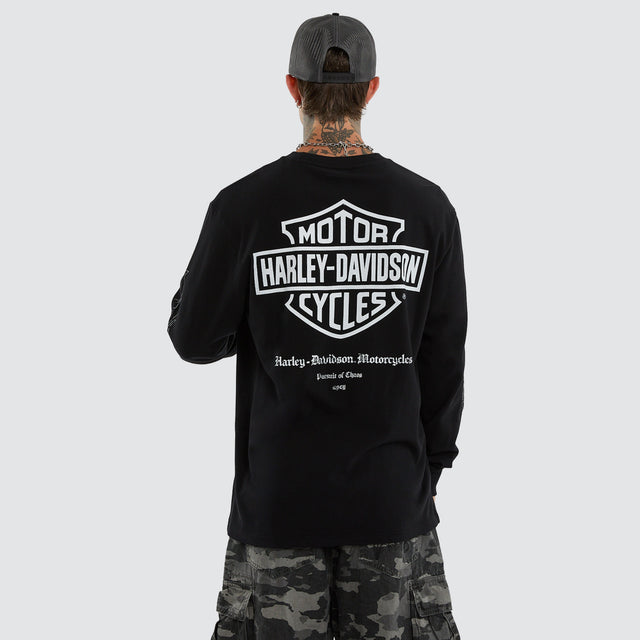 Model wears Flames Long Sleeve Tee Jet Black Longsleeve T-Shirts Black – image 3