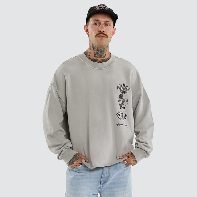 Model wears Member Box Fit Raw Hem Sweater Pigment Dove T-Shirts Grey – image 1