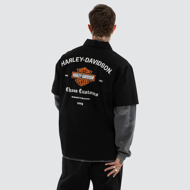 Model wears Customs Short Sleeve Mechanic Shirt Jet Black Short Sleeve Shirts Black – image 2