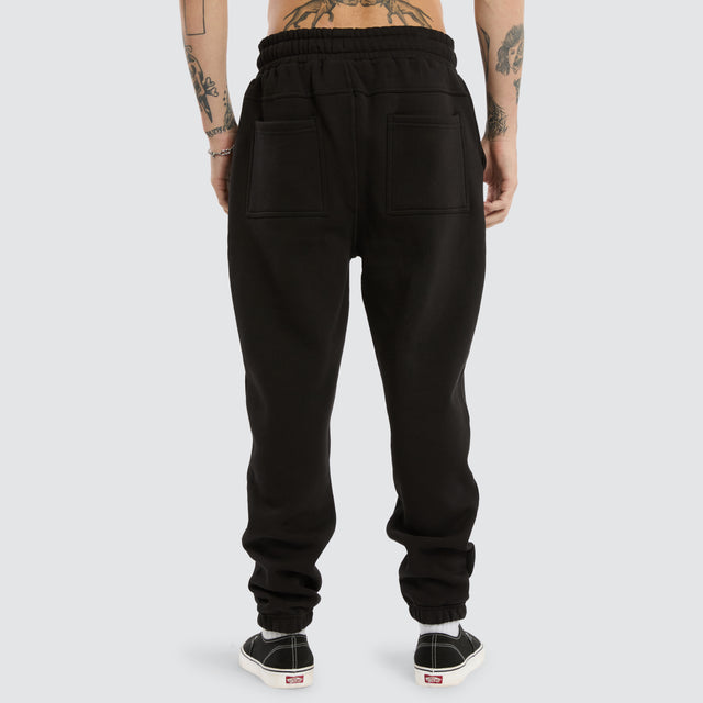 model wears Movement Trackpant Jet Black Trackpants Black - image 5