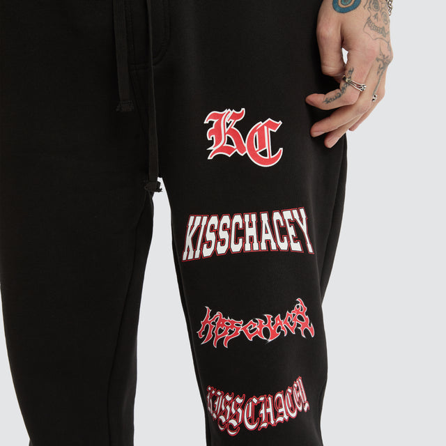 model wears Movement Trackpant Jet Black Trackpants Black - image 3
